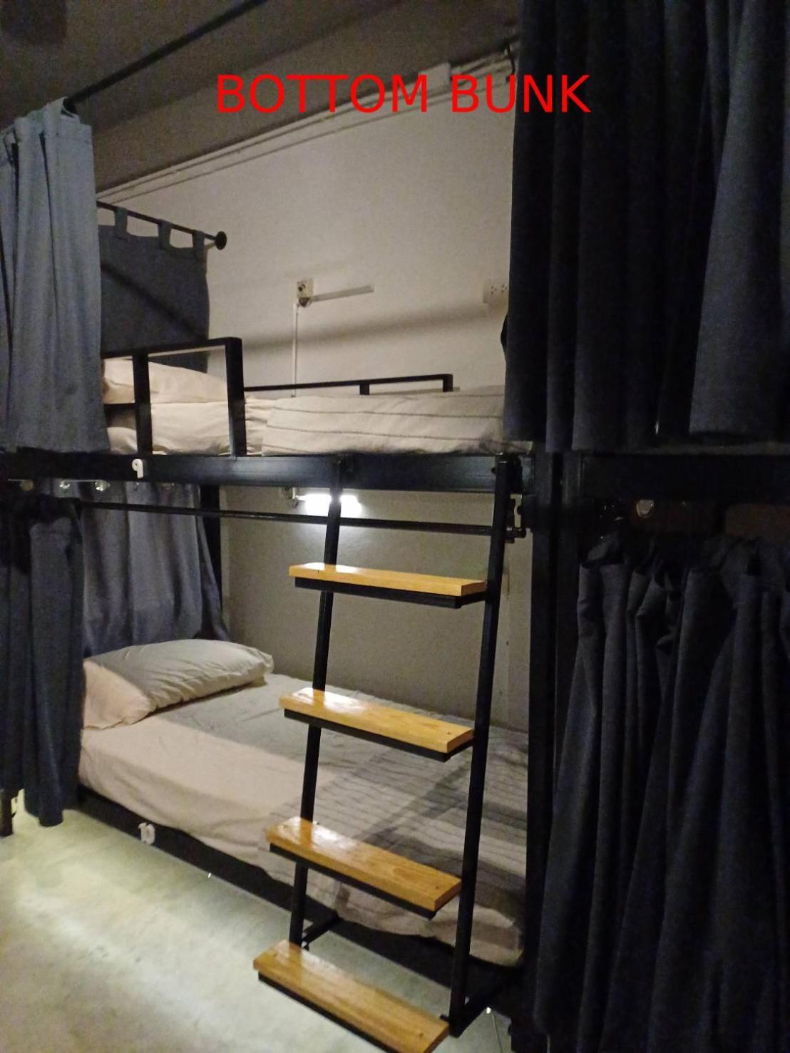 Amsterdamned Hostel Bangkok Bagian luar foto
