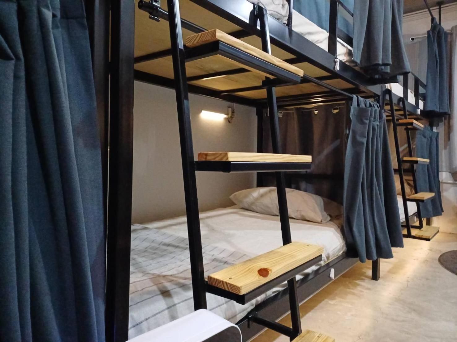 Amsterdamned Hostel Bangkok Bagian luar foto