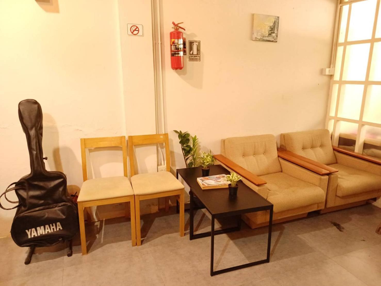 Amsterdamned Hostel Bangkok Bagian luar foto
