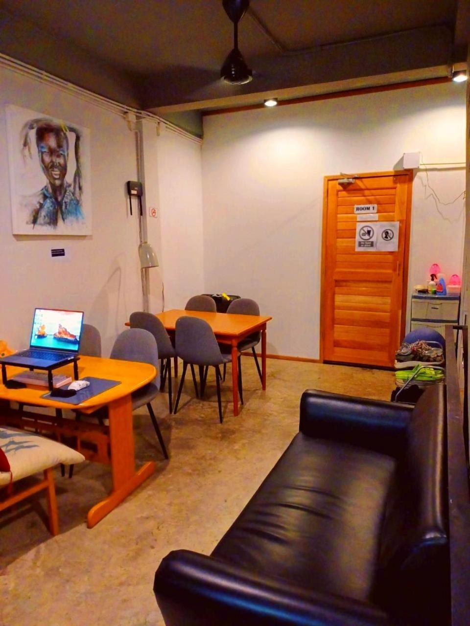 Amsterdamned Hostel Bangkok Bagian luar foto