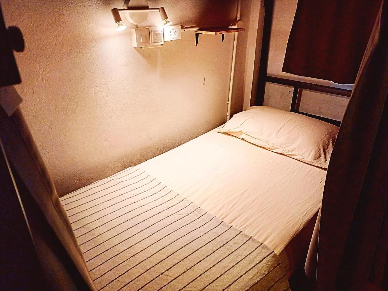 Amsterdamned Hostel Bangkok Bagian luar foto