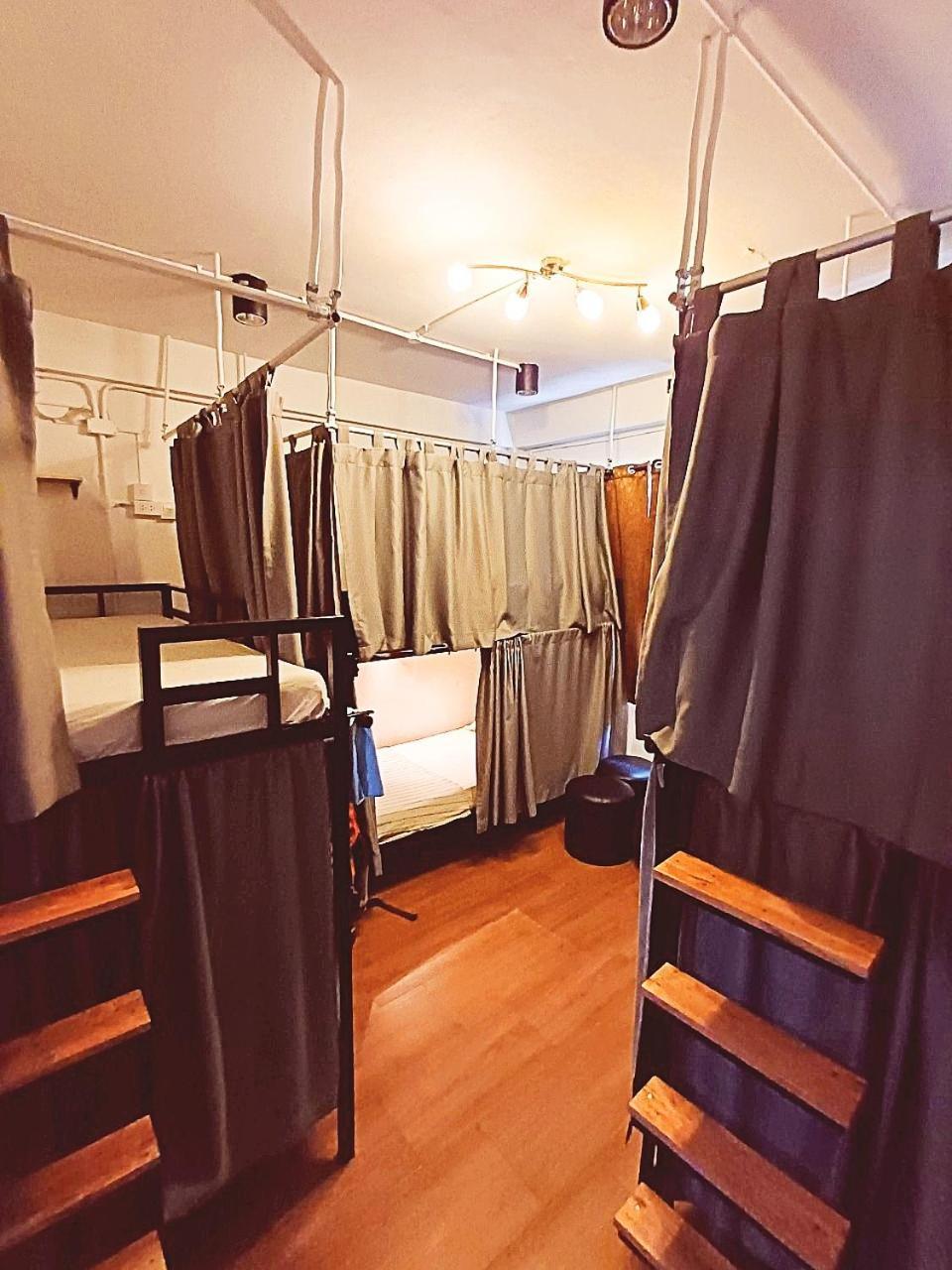 Amsterdamned Hostel Bangkok Bagian luar foto